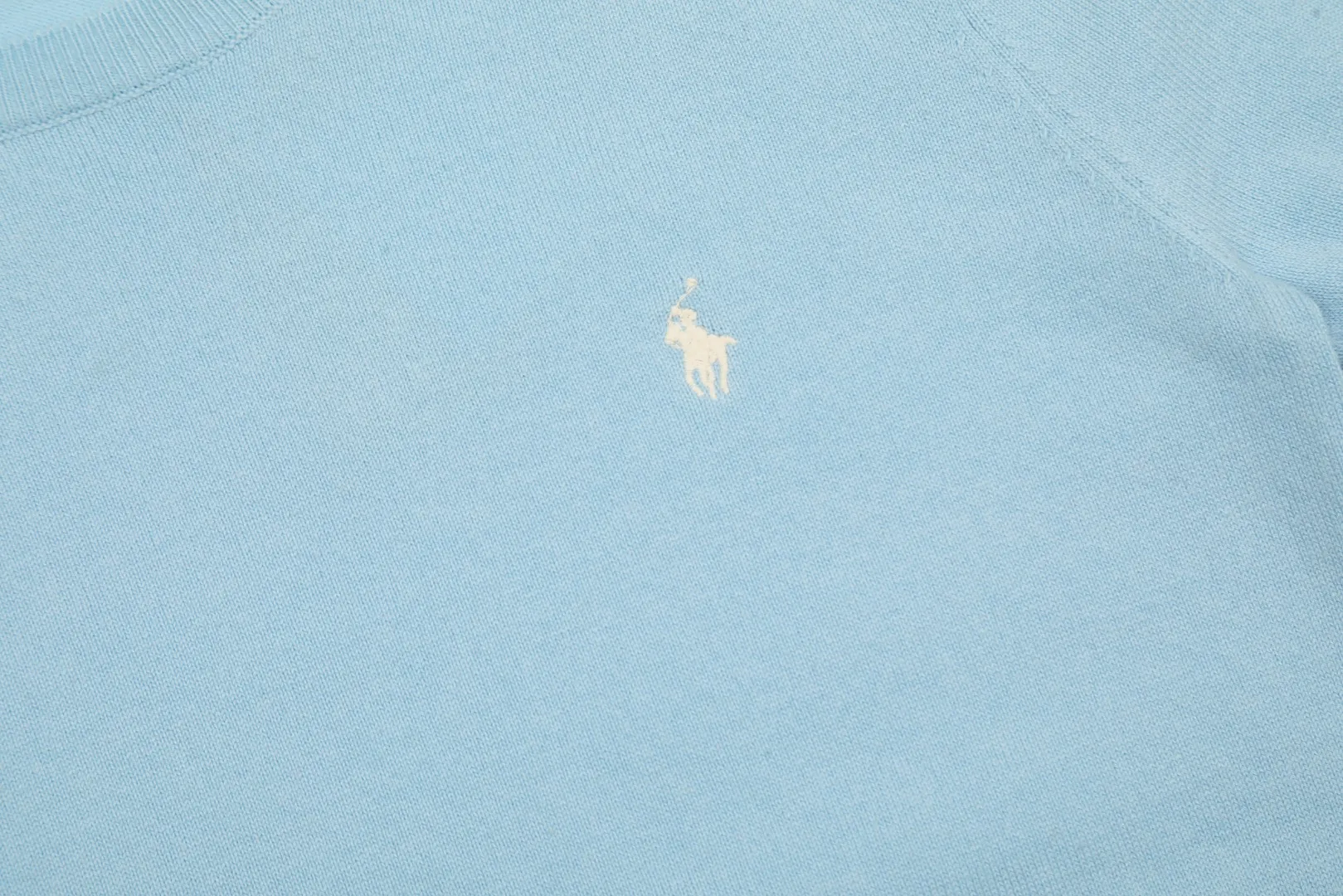 🅿️156 "Top quality" Style number: DS008# (not off the shelves all year round) [Ralph Lauren round neck solid color pony embroidered logo knitted short sleeves] ✅Ralph Lauren classic basic versatile knitted short sleeves for all seasons ✅Main supplier platform live broadcast Wholesale entity Replenish if out of stock Not off the shelf ✅ZP quality 1:1 version Scan the code to enter the GF website Counter quality ✅Detailed quality is the only one in Guangzhou Imported quality cotton yarn, focusing on high-end, cost-effective, good quality needless to say ✅The version is restored to the original version, loose, comfortable and stress-free, simple is high-end, classic is timeless ✅The upper body is simple and easy to match, a must-have for goddess ootd. Good-looking clothes are never picky. A must-have in the goddess' wardrobe. Size: S-XL Color: Army green, off-white, black, light pink, khaki, navy, light blue, mint green